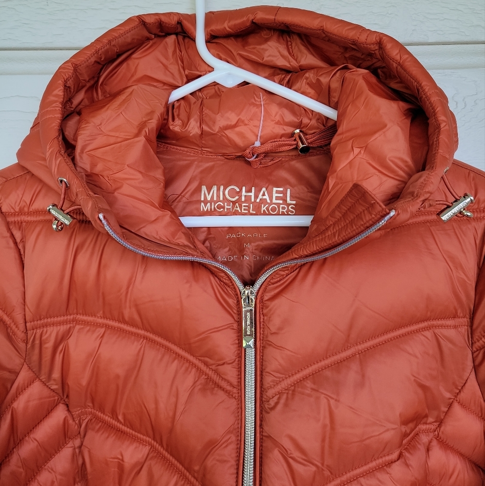 NWT MICHAEL KORS WOMENS PLUS SIZE PACKABLE DOWN HOODED PUFFER COAT SIZE L ORANGE - Picture 3 of 12